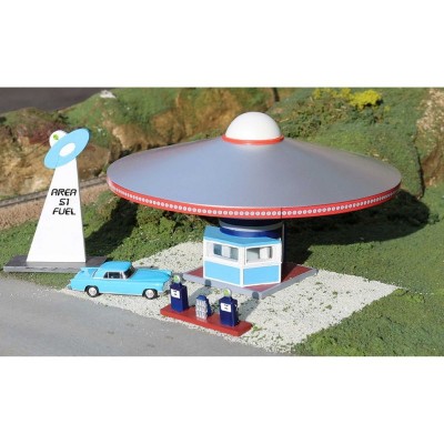 BAC35213 HO AREA 51 FUEL W/PUMPS ROADSIDE BUILDING