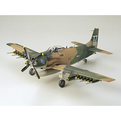 TAM61073 DOUGLAS A-1J SKYRAIDER USAF 1/48