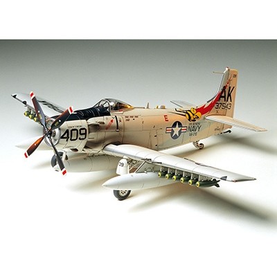 TAM61058 DOUGLAS SKYRAIDER AD-6(A-1H) 1/48
