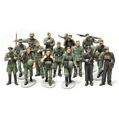 TAM32530 WWII GERMAN INF.ON MANUEVERS 1/48