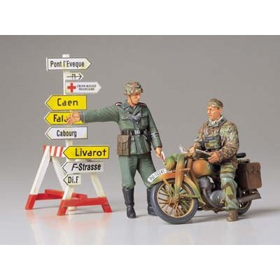 TAM35241 GERMAN MOTOCYCLE ORDERLY SET 1/35