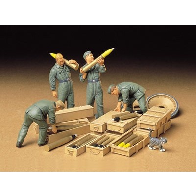 TAM35188 GERMAN TANK AMMO-loading crew 1/35