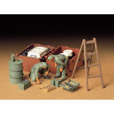 TAM35180 GERMAN TANK ENGINE MAINTENANCE CREW 1/35