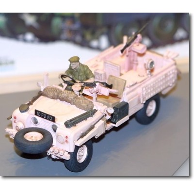 TAM35076 BRITISH SAS LAND ROVER PINK PANTHER 1/35