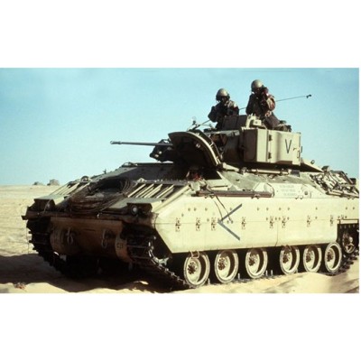 TRU07295 M2A0 BRADLEY FIGHTING VEHICLE 1/72