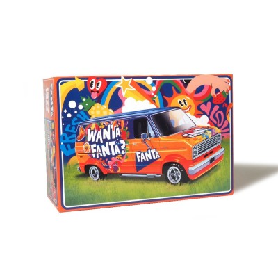 AMT1471 77 FORD CUSTOM VAN FANTA 1/25