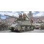 ITA6568 M4 A1 SHERMAN w US infantry 1/35