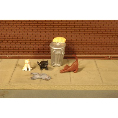 BAC33107 HO MIN.FIGURES-CATS w garbage can