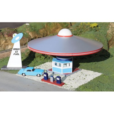 BAC35213 HO AREA 51 FUEL W/PUMPS ROADSIDE BUILDING *