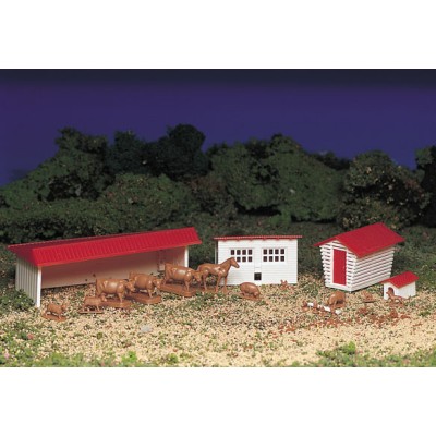 BAC45152 HO BLDG.KIT-FARM BUILDINGS w animals